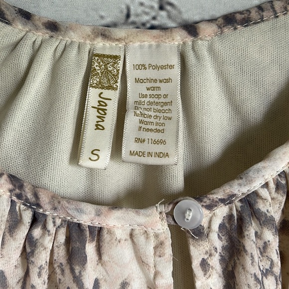 Japna Cream & Dark Gray Snake Print Lined Blouse Size S - Picture 2 of 3